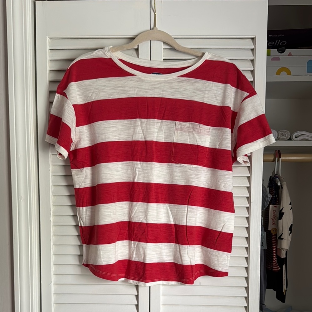 Old Navy Red and White Striped Short Sleeve Tee